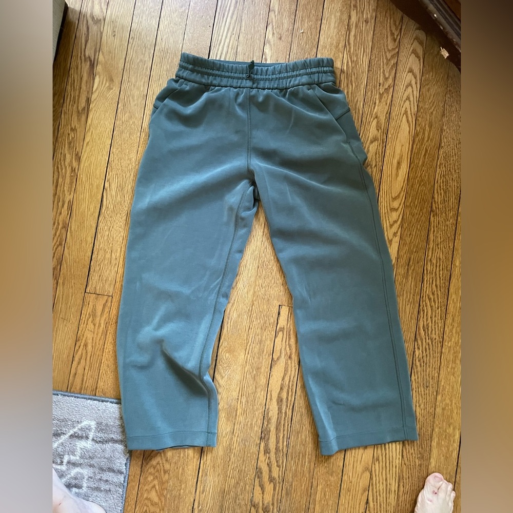 lululemon Softstreme Crop - Size 4 - Picture 2 of 3
